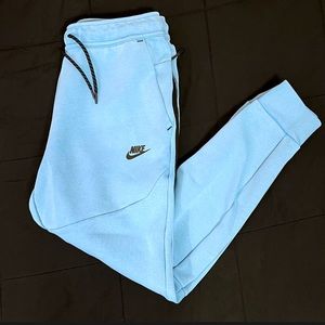NWOT Nike Tech Fleece “washed” Joggers